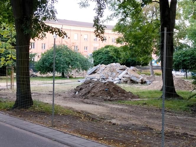 Trwa remont Skweru Pawła Bogdana Adamowicza w Białymstoku