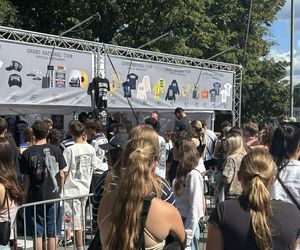 Ceny merchu na koncercie Kendricka Lamara. Tyle trzeba zapłacić za koszulki, bluzy i inne gadżety