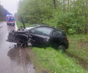 Wypadek na drodze nr 42 w Brodach. Zderzyły się dwa auta osobowe