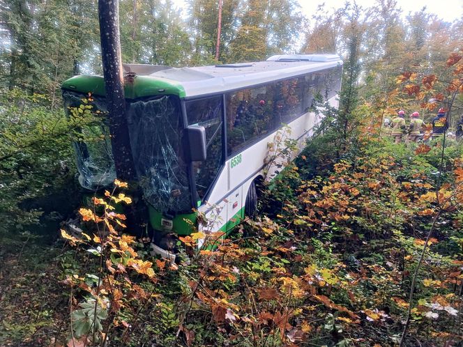 Wypadek w powiecie puckim. Autobusem jechali uczniowie