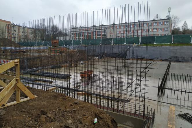 Przy szkole w Mistrzejowicach powstaje nowy basen. Będą z niego mogli korzystać zarówno uczniowie jak i mieszkańcy