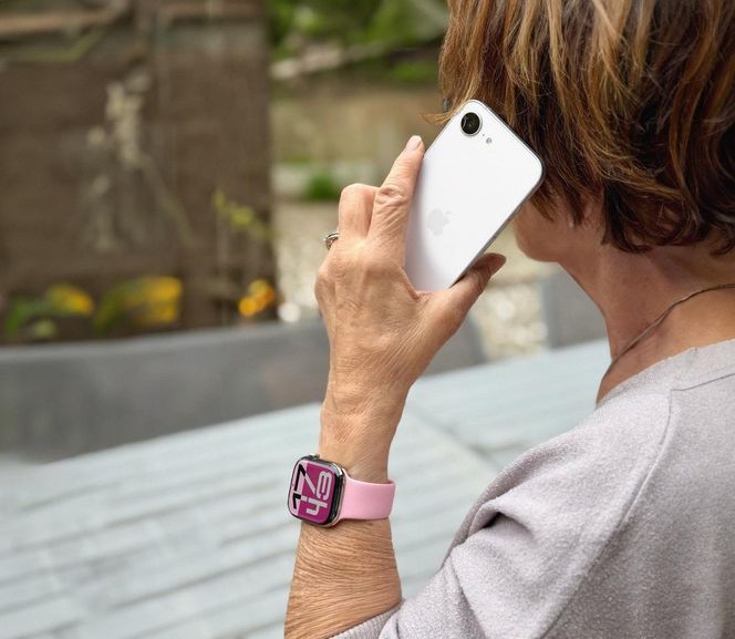 Ten telefon pokocha każda mama. Przeczytaj, dlaczego iPhone 16e to idealny prezent na Dzień Matki 