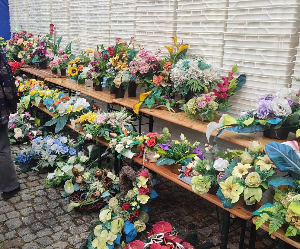 Nowe życie wiązanek i zniczy w Banku Żywności w Lesznie