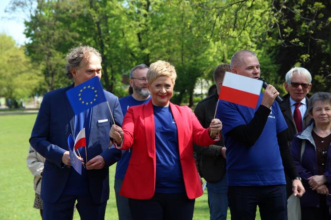 Unijne flagi w Ostrowie. Miasto włącza się w akcję #potrzebUEmy