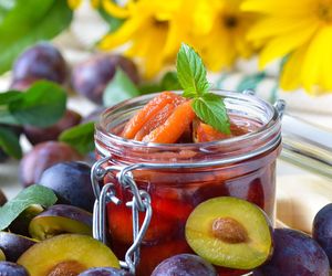 Śliwki w słoiku idealne do ciast – ten przepis to złoto na zimowe wypieki