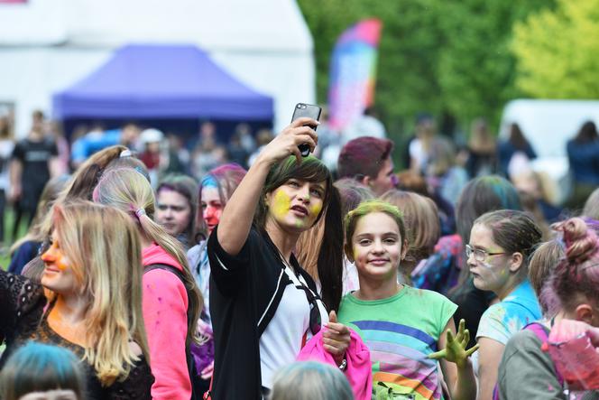 Lublin „wybuchł” kolorami. Holi Festival nad Zalewem Zemborzyckim