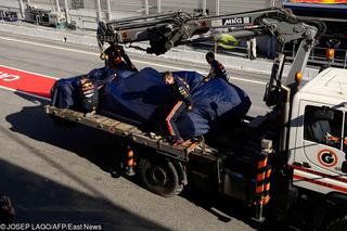 Groźny wypadek podczas testów F1. Bolid Red Bulla w fatalnym stanie! [WIDEO]
