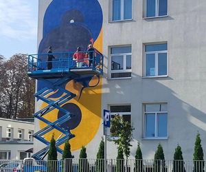 Nowy mural Czesława Niemena na murach Szkoły Podstawowej nr 168 na Saskiej Kępie