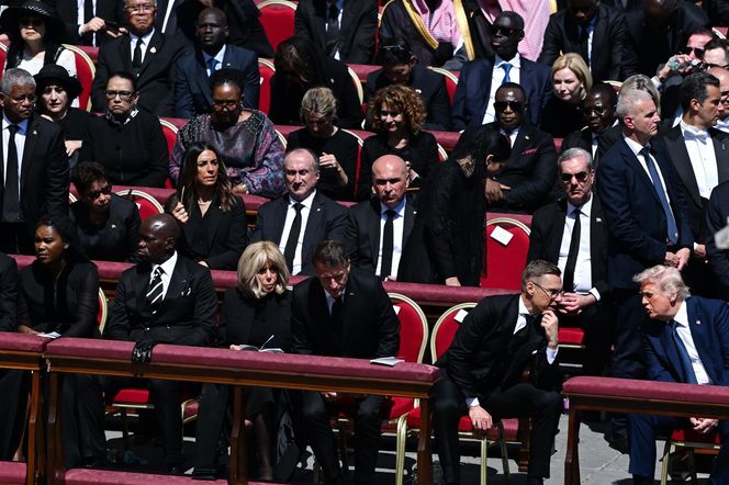 Trump powiedział to do Macrona na pogrzebie! "Nie powinieneś tu być"