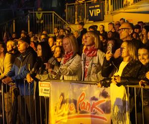 Publiczność na koncercie Lady Pank i Myslovitz na Kadzielni w Kielcach