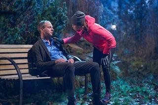 Na Wspólnej, odc. 3585: Kamil (Kazimierz Mazur), kobieta (Małgorzata Kurek)