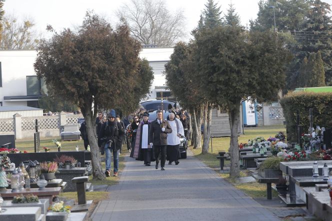 Ewa Bem pochowała męża. Sibilski i córka gwiazdy w jednym grobie