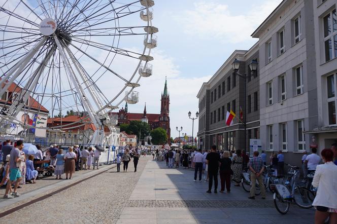 Boże Ciało 2024. Tłumy wiernych przeszły w procesji ulicami Białegostoku