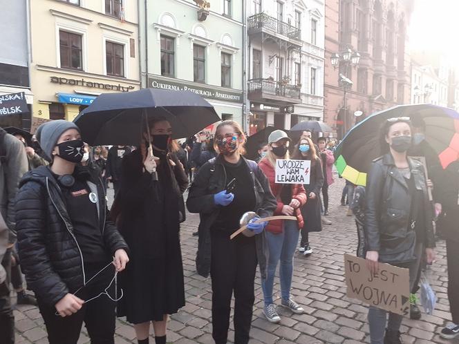 Kolejny "czarny spacer" w Toruniu