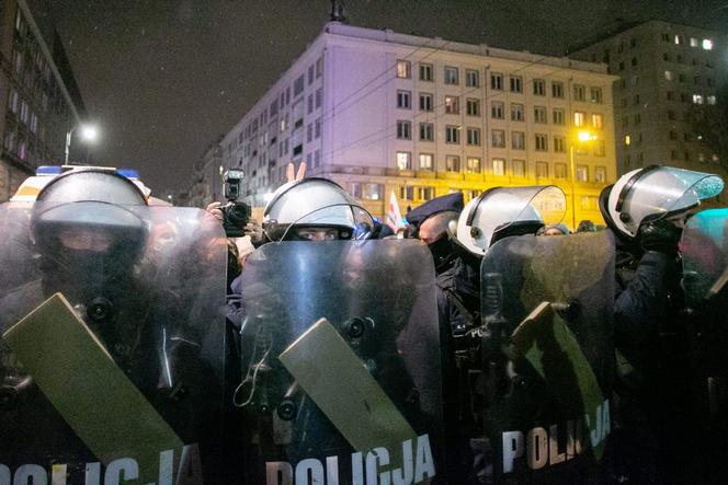 Barbara Nowacka w marszu kobiet w kolejnym dniu protestu