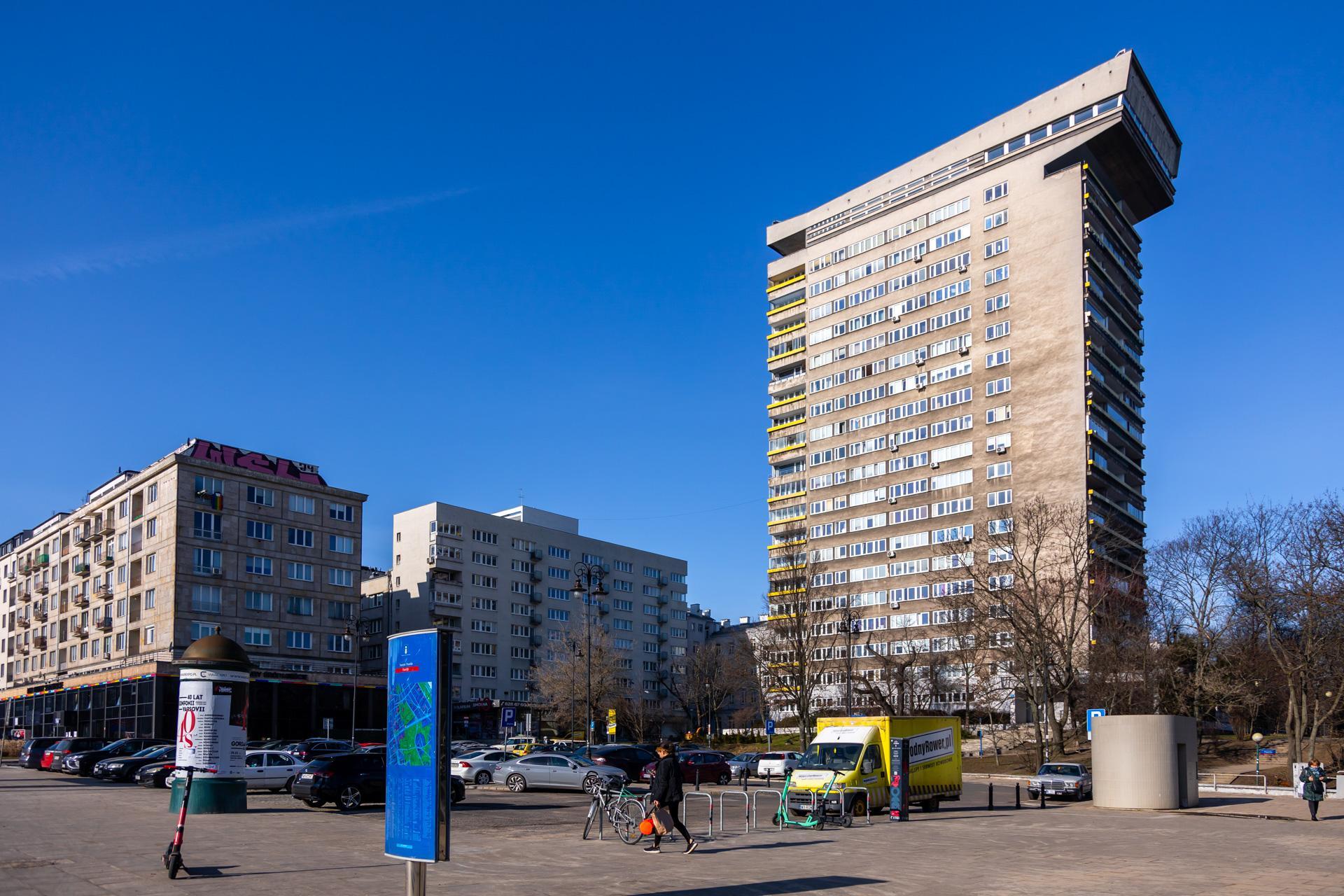 Młotek na Smolnej 8 w Warszawie. Zobacz zdjęcia symbolu luksusowych mieszkań w PRL-u