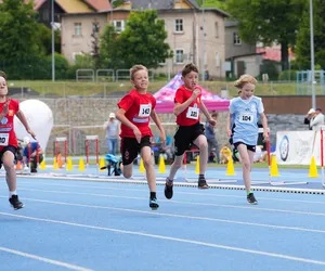 Blisko półtora tysiąca młodych zawodników rywalizowało w zawodach z cyklu „Lekkoatletyczne Nadzieje Olimpijskie”. Medale wręczali wielcy mistrzowie!