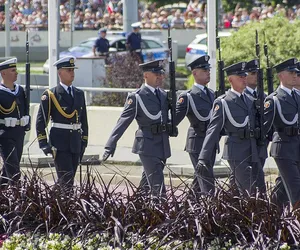 Wojsko maszeruje równym krokiem. Od pierwszej defilady w roku 1919 po ostatnią w roku 2019