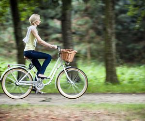 Rower a ból kręgosłupa. Jak jeździć na rowerze, by uniknąć bólu pleców?