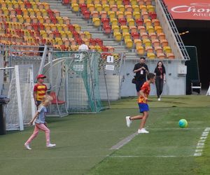 Pożegnianie Murawy na Chorten Arenie. Jagiellonia Białystok rozdaje boisko swoim kibicom