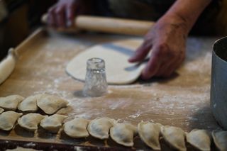 Ciasto na pierogi - przepis babci na elastyczne ciasto na pierogi