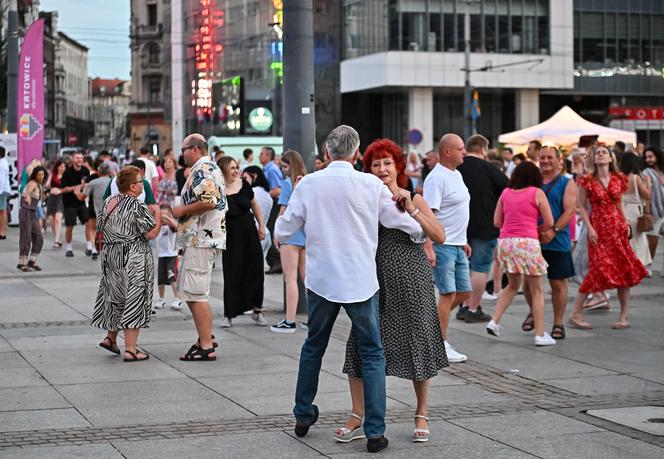 Potańcówka na katowickim rynku