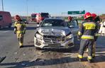 Wypadek na S2 w Warszawie. Trzy rozbite auta i ranne dziecko