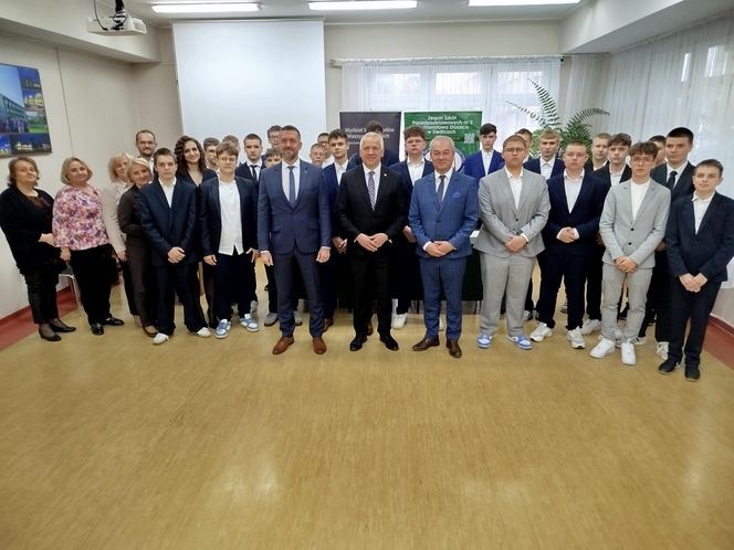 Skorzysta miasto, uczniowie i nauczyciele. Siedlecka „Samochodówka” podpisała umowę patronacką z Politechniką Warszawską