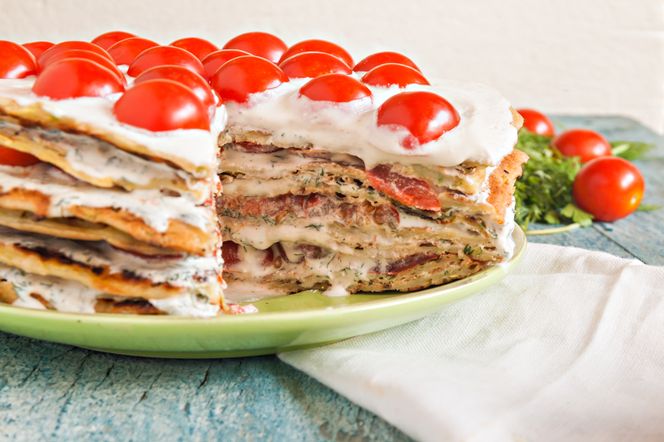 Lazania z naleśników z sosem bolońskim - sprytny sposób na lazenię bez makaronu