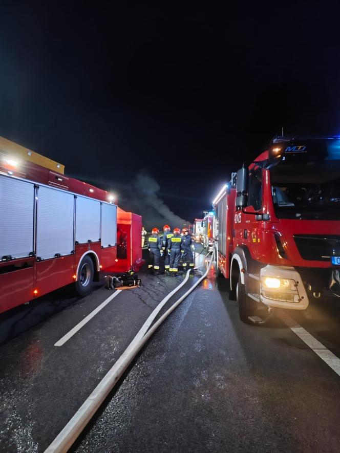 Autostrada A4 zablokowana po wycieku kwasu solnego