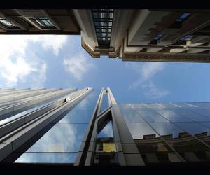  Szklana elewacja Rothschild Bank, widok z St Swithin's Lane. Fot. ©Charlie Koolhaas, materiały prasowe Mies van der Rohe Award 2013