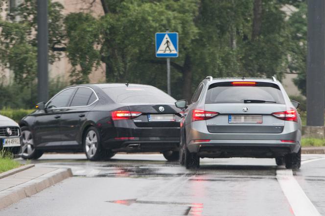 Kaczyńskiego podwyżka nie zaboli, bo nie płaci za benzynę