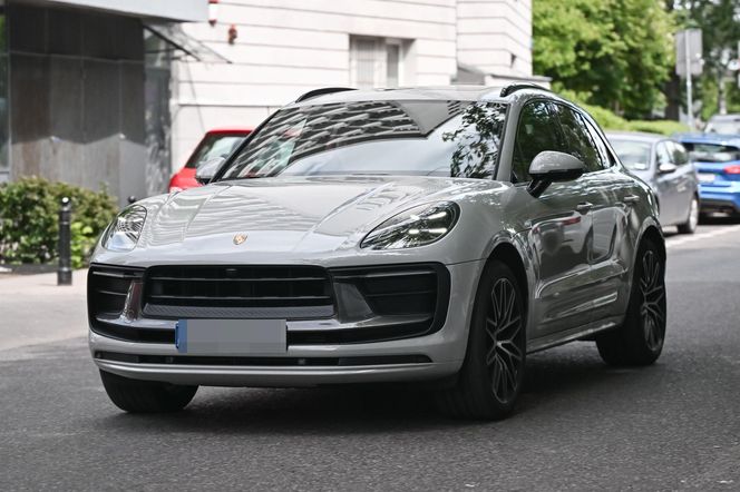 Roxie Węgiel -  tajemniczy fotelik w limuzynie