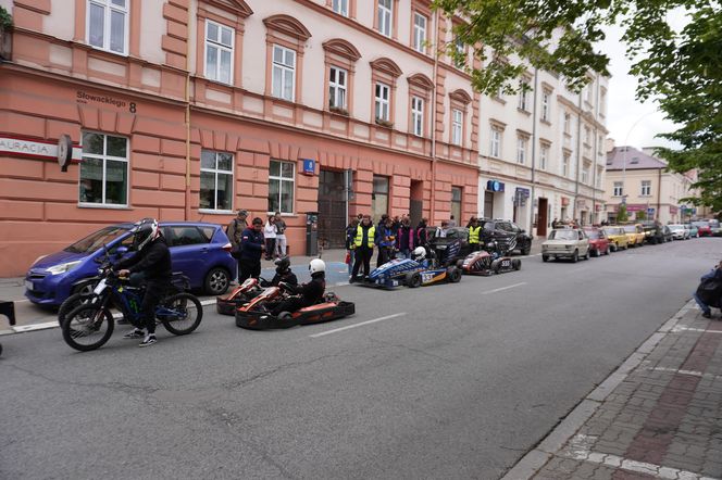 Rzeszowskie Juwenalia rozpoczęte. Barwny korowód przeszedł przez miasto