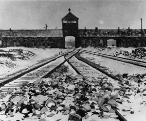 Pamięć o Auschwitz ginie przez opozycję i dyrekcję muzeum? - komentuje Tadeusz Płużański