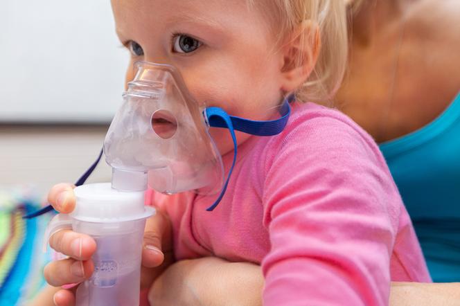 nebulizacja inhalacja dziecka