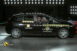 Opel Astra piątej generacji rozbity w teście Euro NCAP na pięć gwiazdek