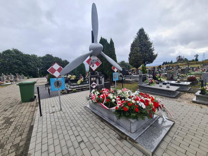 Jarosławianie uczcili 83 rocznicę śmierci lotników nad Pawłosiowem
