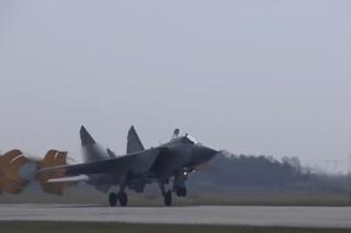 Rosyjskie myśliwce w pobliżu granic Polski. Są wyposażone w pociski hipersoniczne Kindżał [WIDEO]