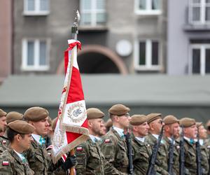 Przysięga wojskowa w Sosnowcu. Żołnierze przedefilowali przez miasto