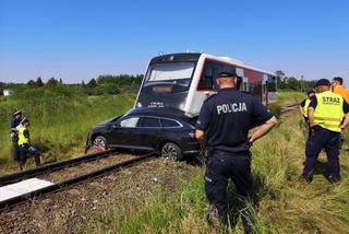 Tragednia pod Lesznem na przejeździe kolejowym. Nie żyje jedna osoba 