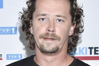 Był gwiazdą „Na dobre i na złe” i nagle zniknął z show-biznesu. Czym zajmuje się dziś Bartosz Obuchowicz?