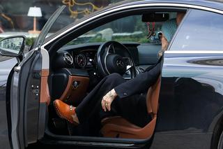 Grażyna Szapołowska przestawia pachołki