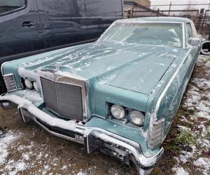 Lincoln Continental na licytacji komorniczej. Niska cena wywoławcza, wysoka wartość 