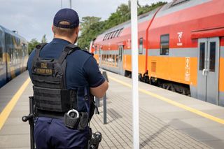 Pijany pasażer awanturował się w pociągu. Grozi mu więzienie
