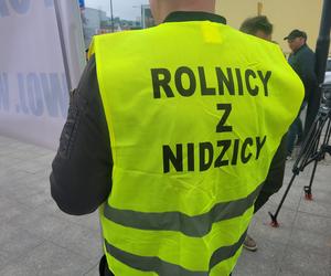 Protest rolników w Olsztynie. Nie zgadzają się importowi ukraińskiego zboża do Polski [ZDJĘCIA]