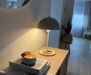 Metamorfoza przedpokoju w domu z lat 90.