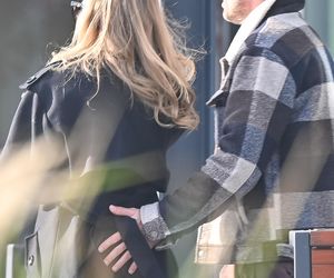 Agnieszka Kaczorowska siedzi i pachnie, a Rogacewicz wynosi śmieci i je kanapke poza autem... Fajna para?