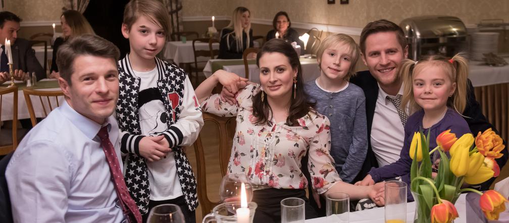 Na Wspólnej odc. 2711. Olaf (Maciej Brzoska), Kama (Wiktoria Kulaszewska), Marcin (Kamil Maćkowiak), Ksawery (Maciej Poppe)