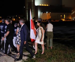 Aleksandra Uznańska-Wiśniewska miała na sobie białą suknię. 